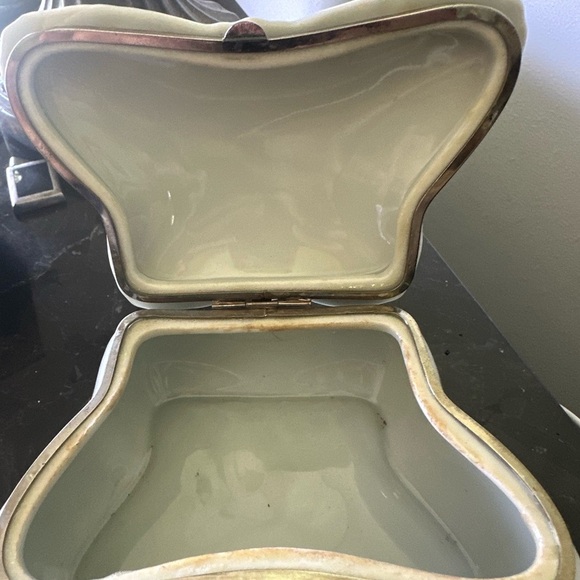 Neiman Marcus Vintage Butterfly Porcelain Trinket Box - Picture 4 of 8